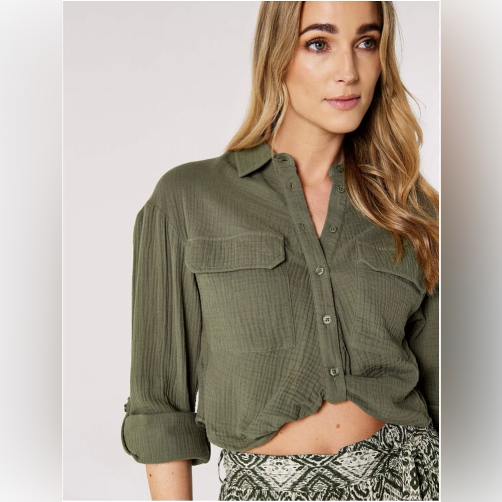 BY & BY CRINKLE BLEND POCKET BLOUSE!